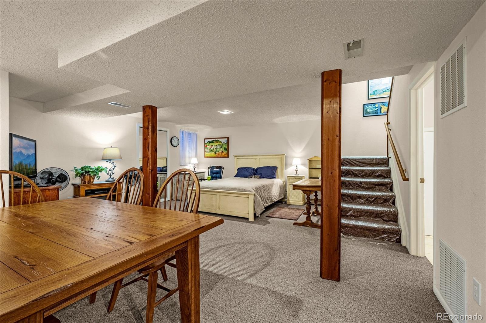 1419 W Lake Court