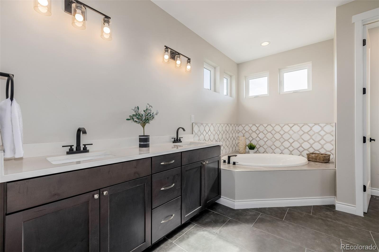 5424 Freddys Trail