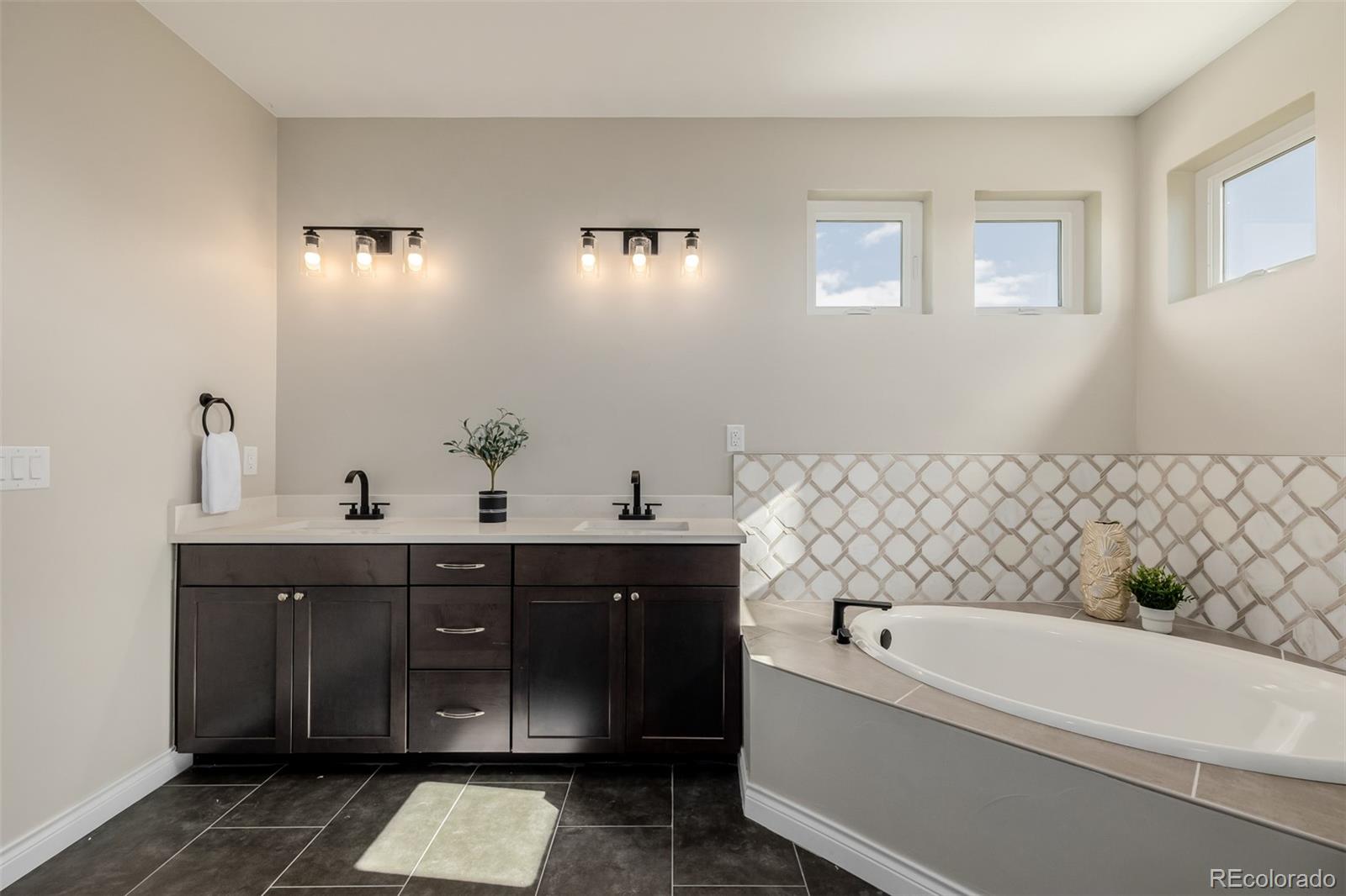 5424 Freddys Trail