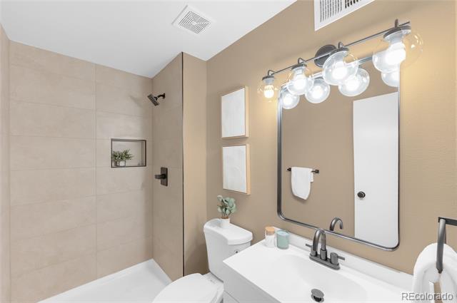921 S Walden Street Unit: 205