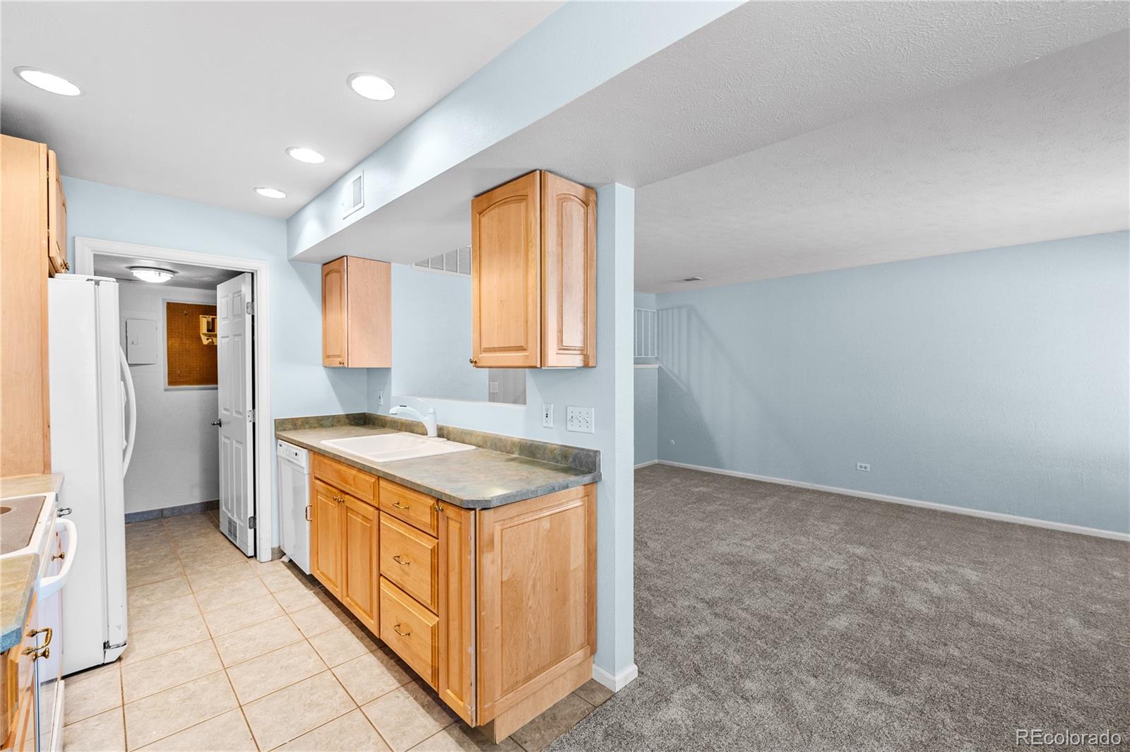 2557 S Dover Street Unit: 77