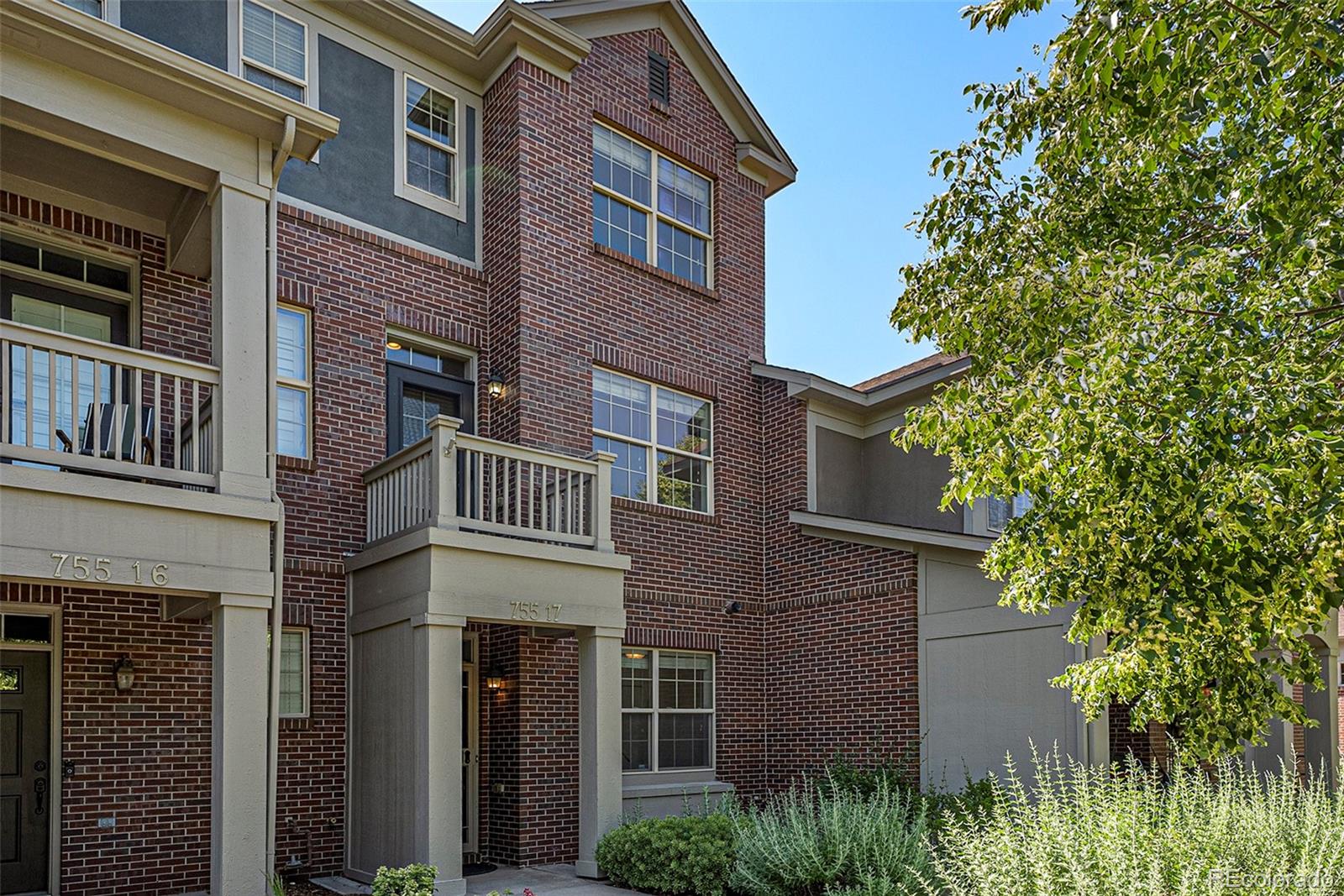 755 Roslyn Street Unit: 17