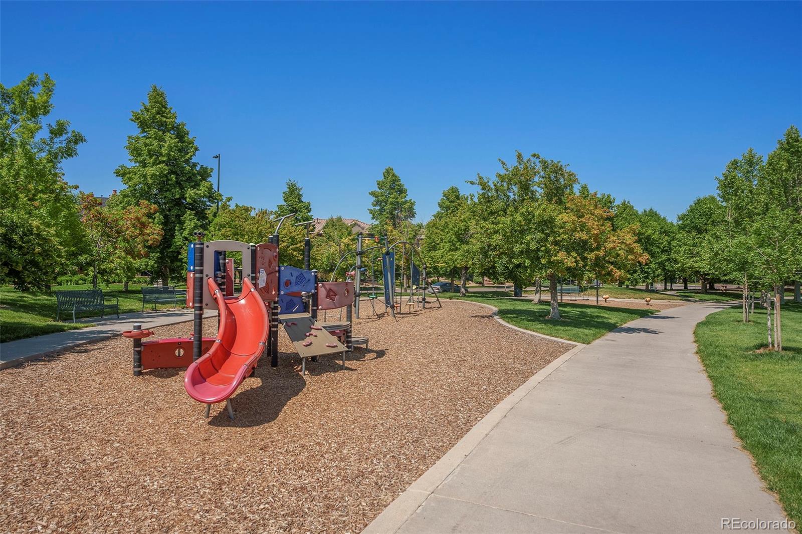 755 Roslyn Street Unit: 17