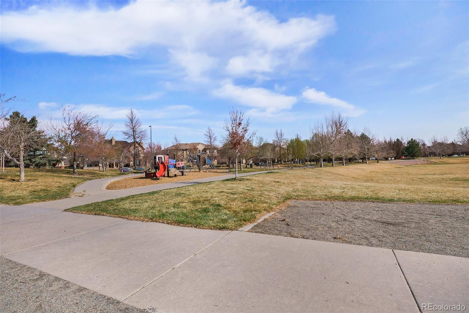 755 Roslyn Street Unit: 17