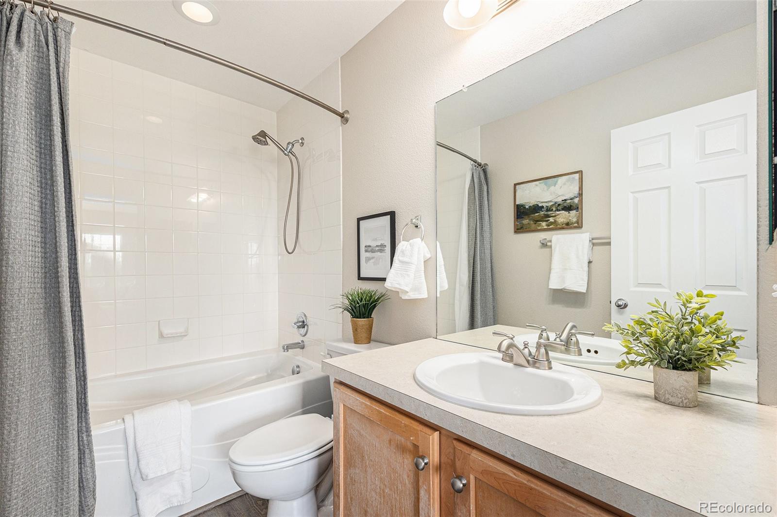 755 Roslyn Street Unit: 17