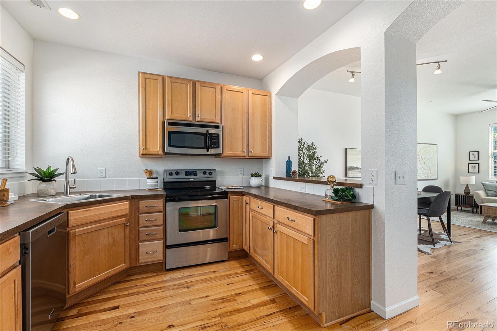 755 Roslyn Street Unit: 17