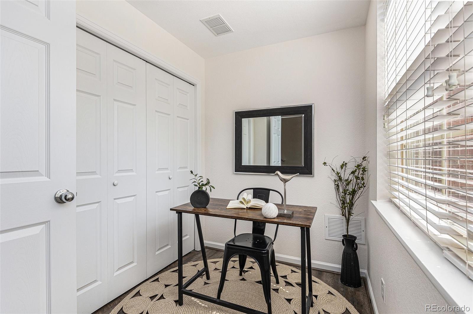 755 Roslyn Street Unit: 17