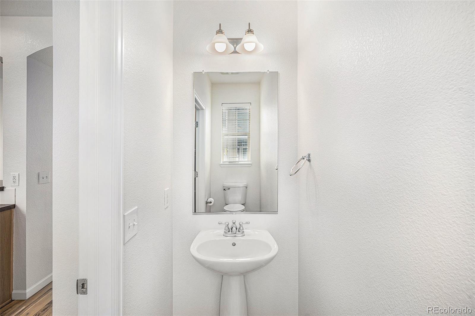 755 Roslyn Street Unit: 17