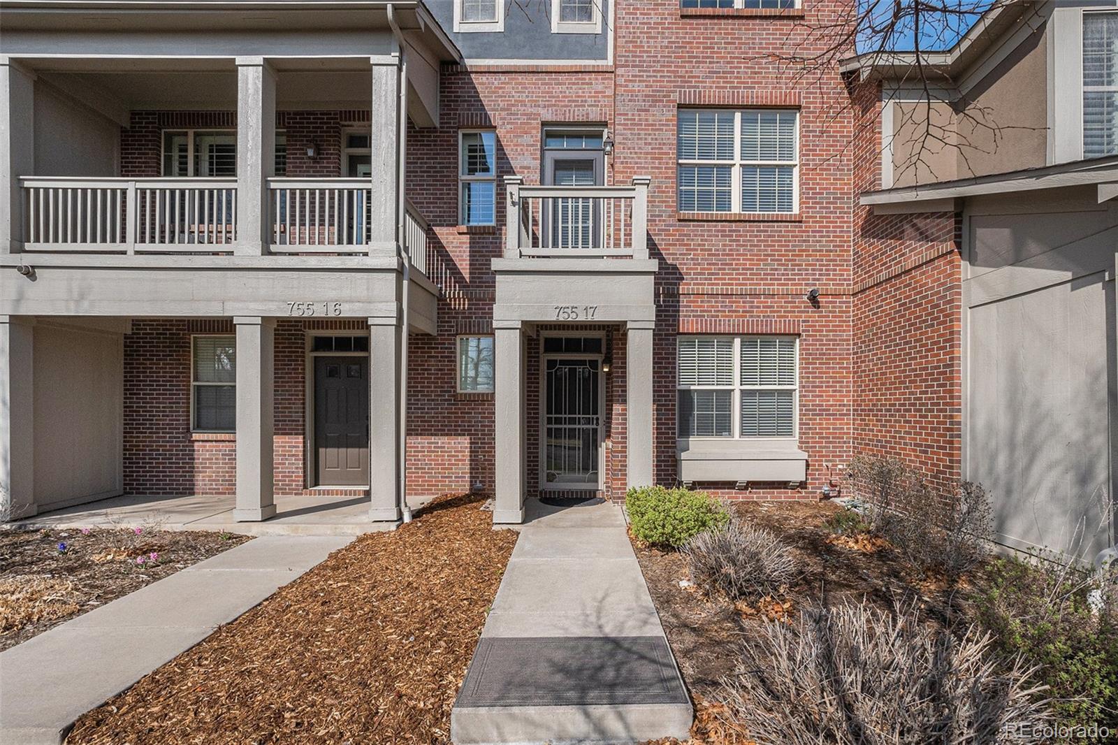 755 Roslyn Street Unit: 17