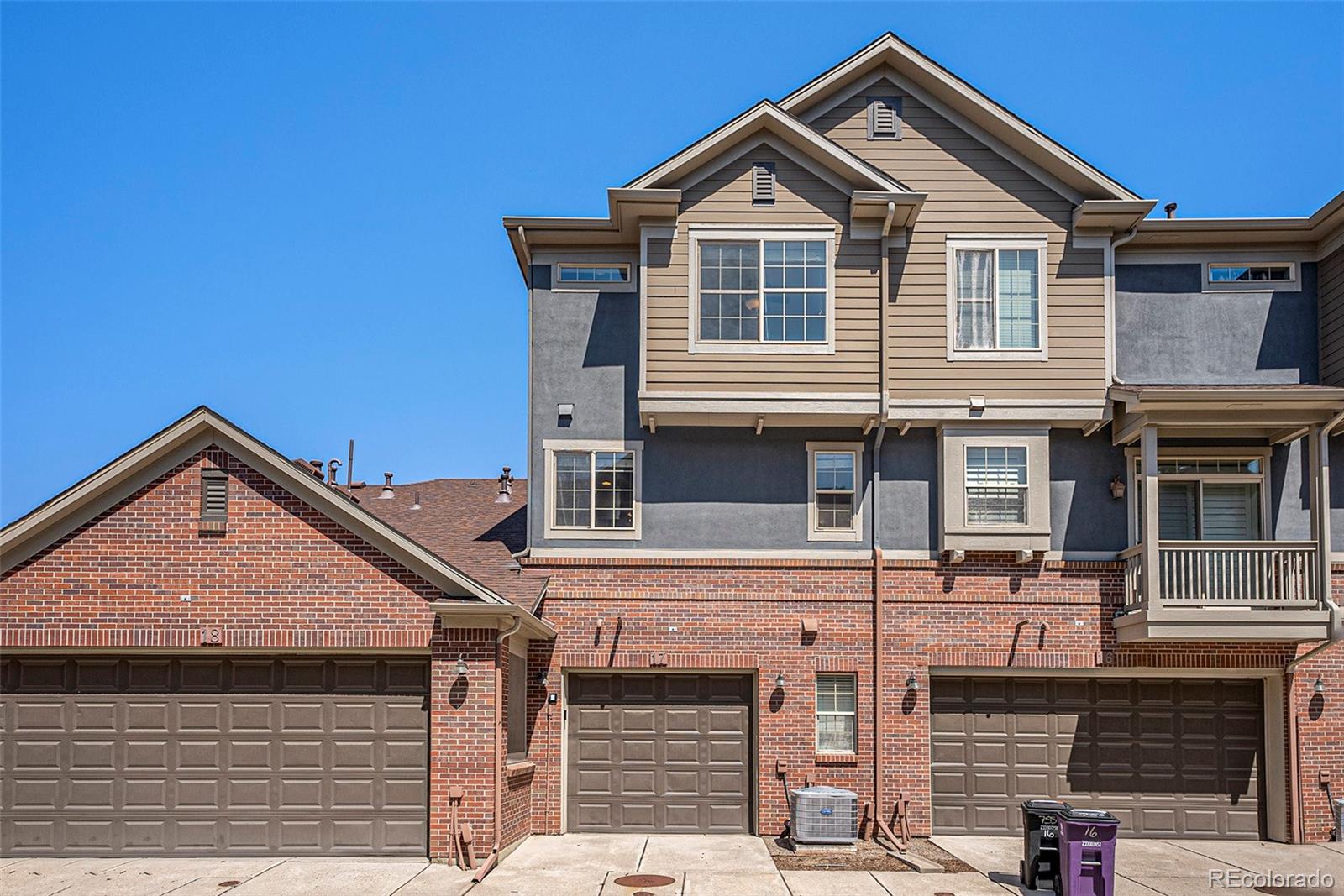 755 Roslyn Street Unit: 17