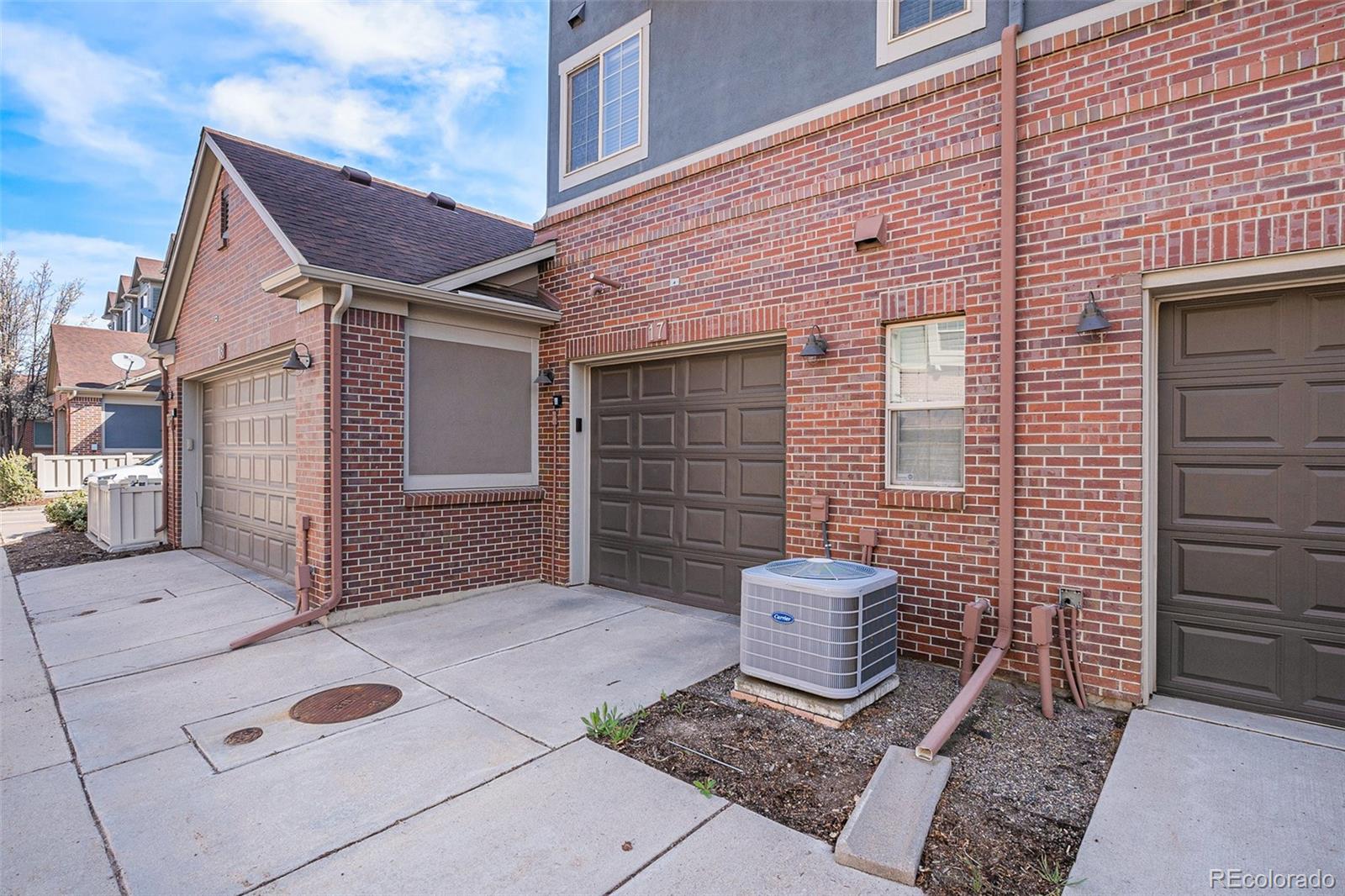 755 Roslyn Street Unit: 17