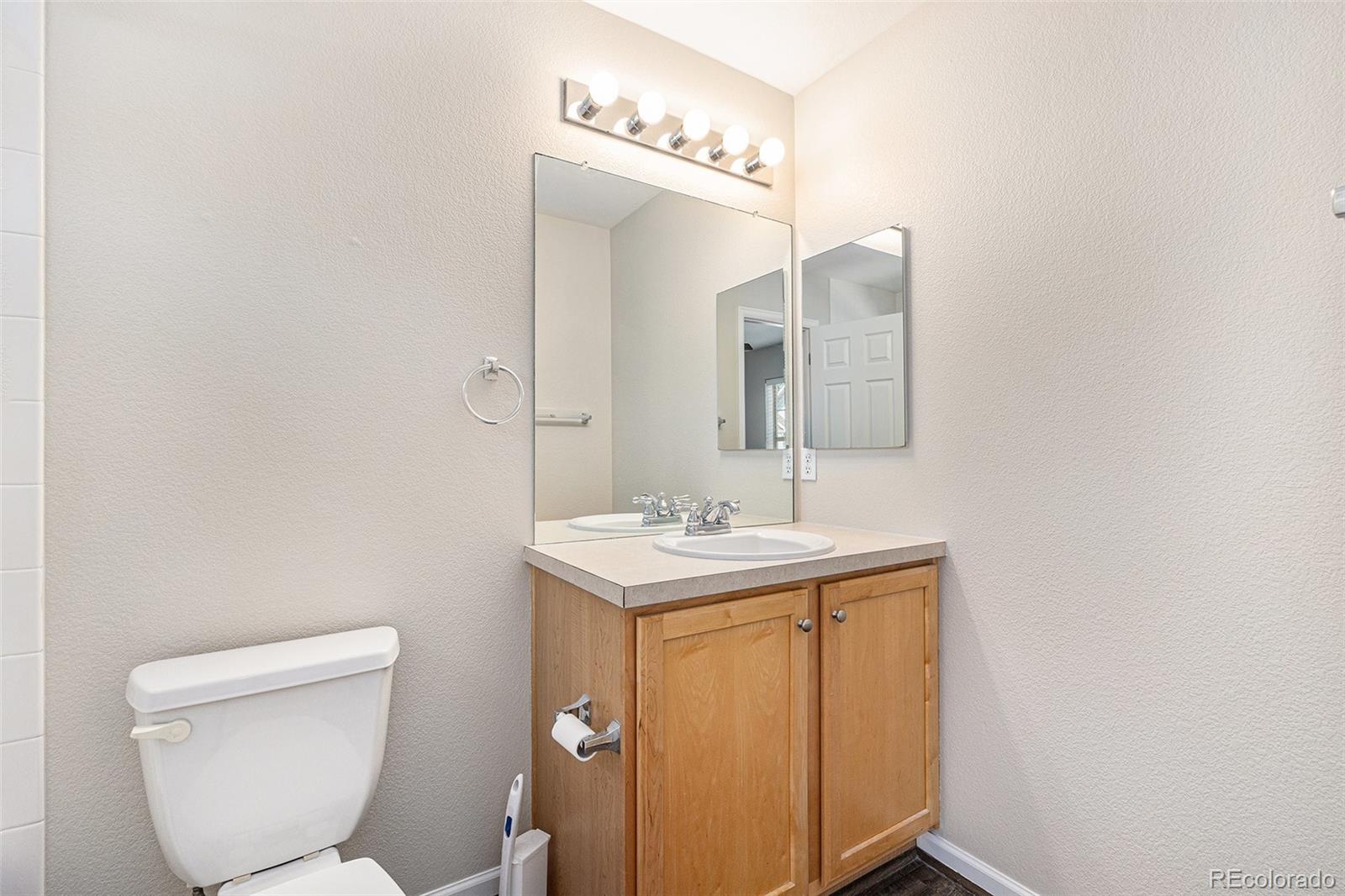 755 Roslyn Street Unit: 17