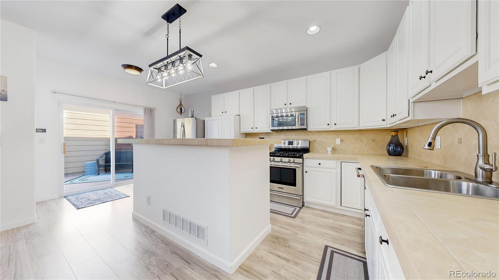 22736 E Ottawa Place