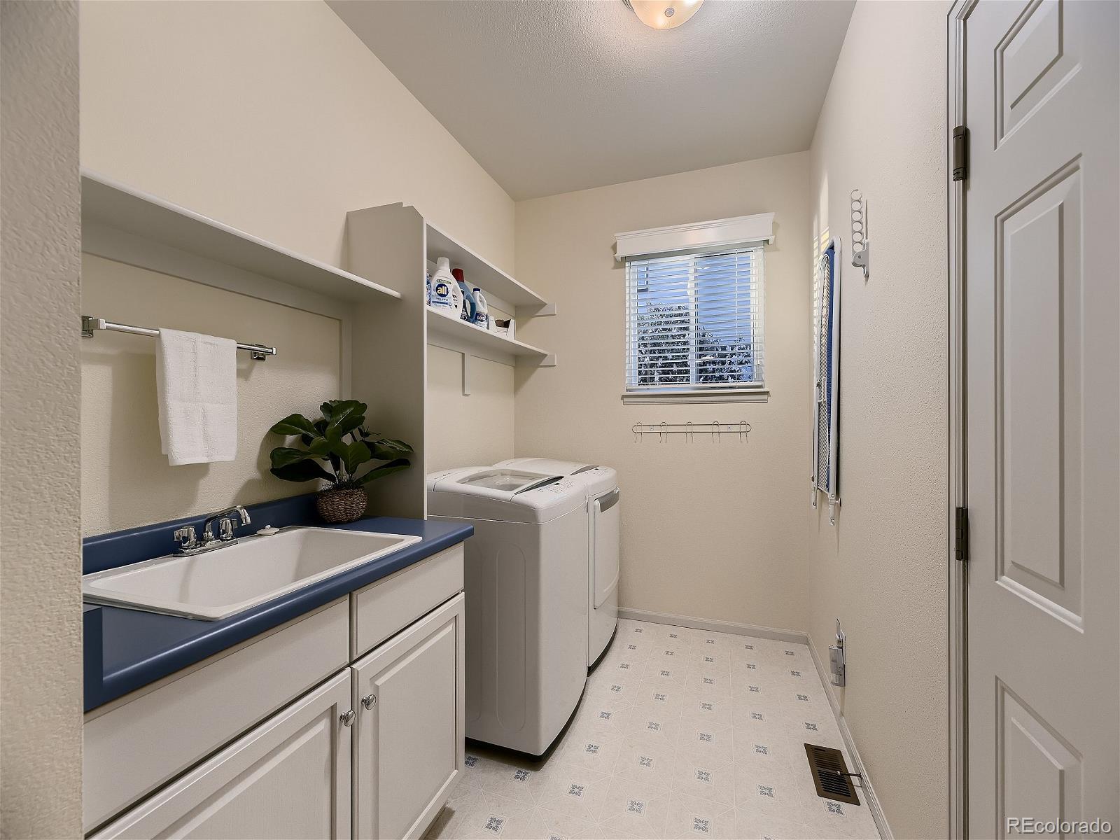 6301 S Killarney Street