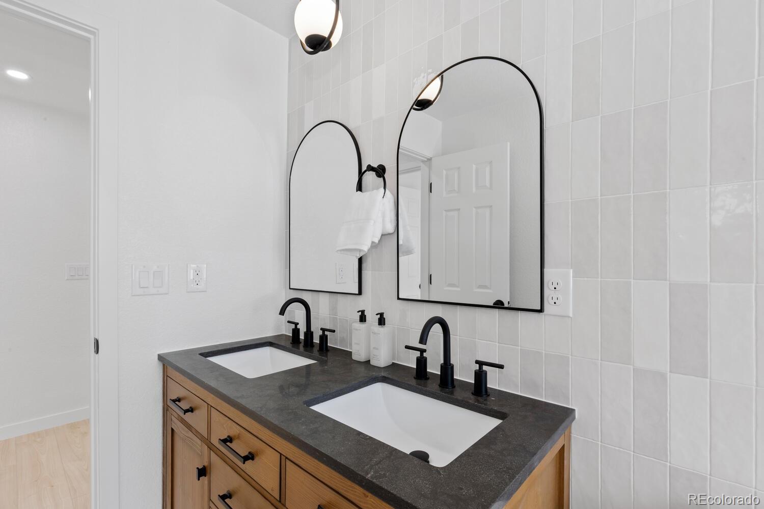 5999 S Windermere Street