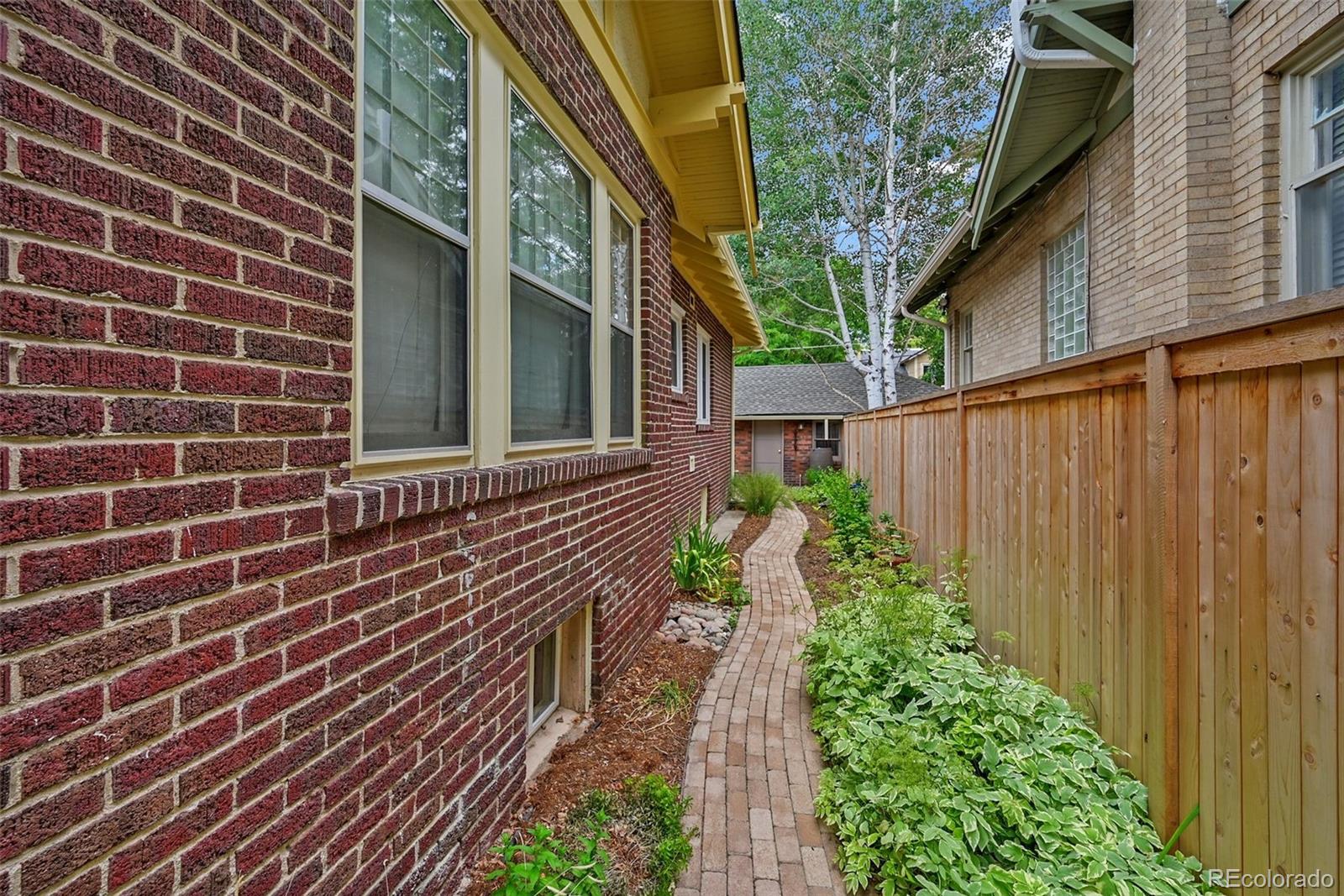 836 Steele Street