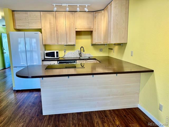 225 E 8th Avenue Unit: D-14