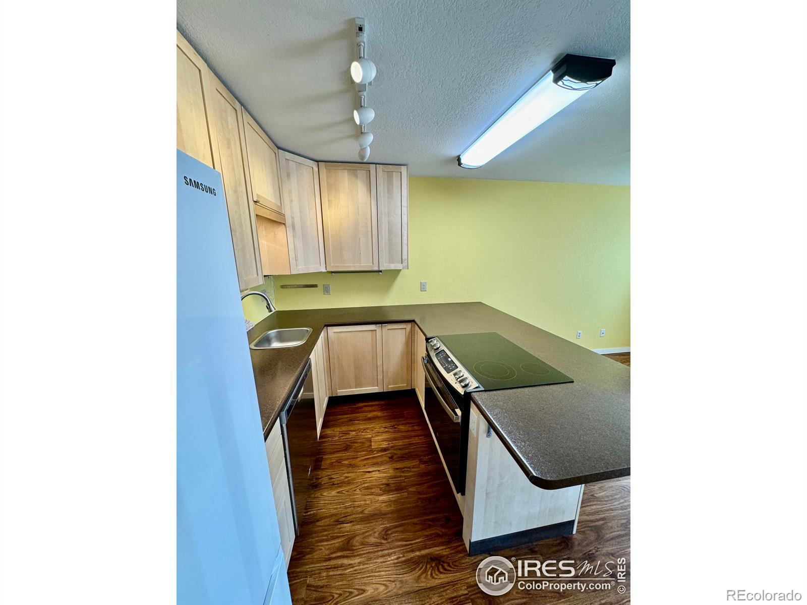 225 E 8th Avenue Unit: D-14