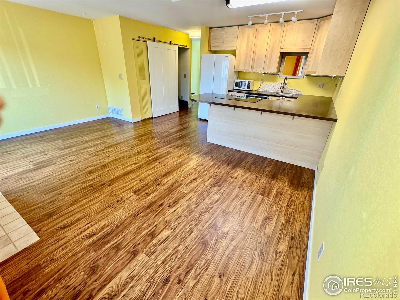 225 E 8th Avenue Unit: D-14
