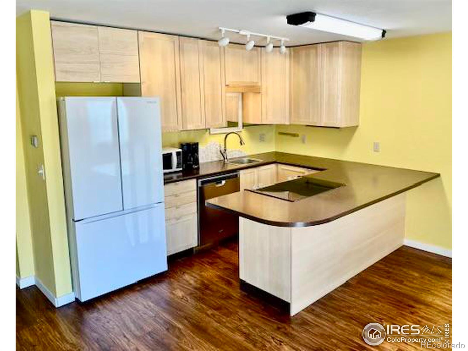 225 E 8th Avenue Unit: D-14