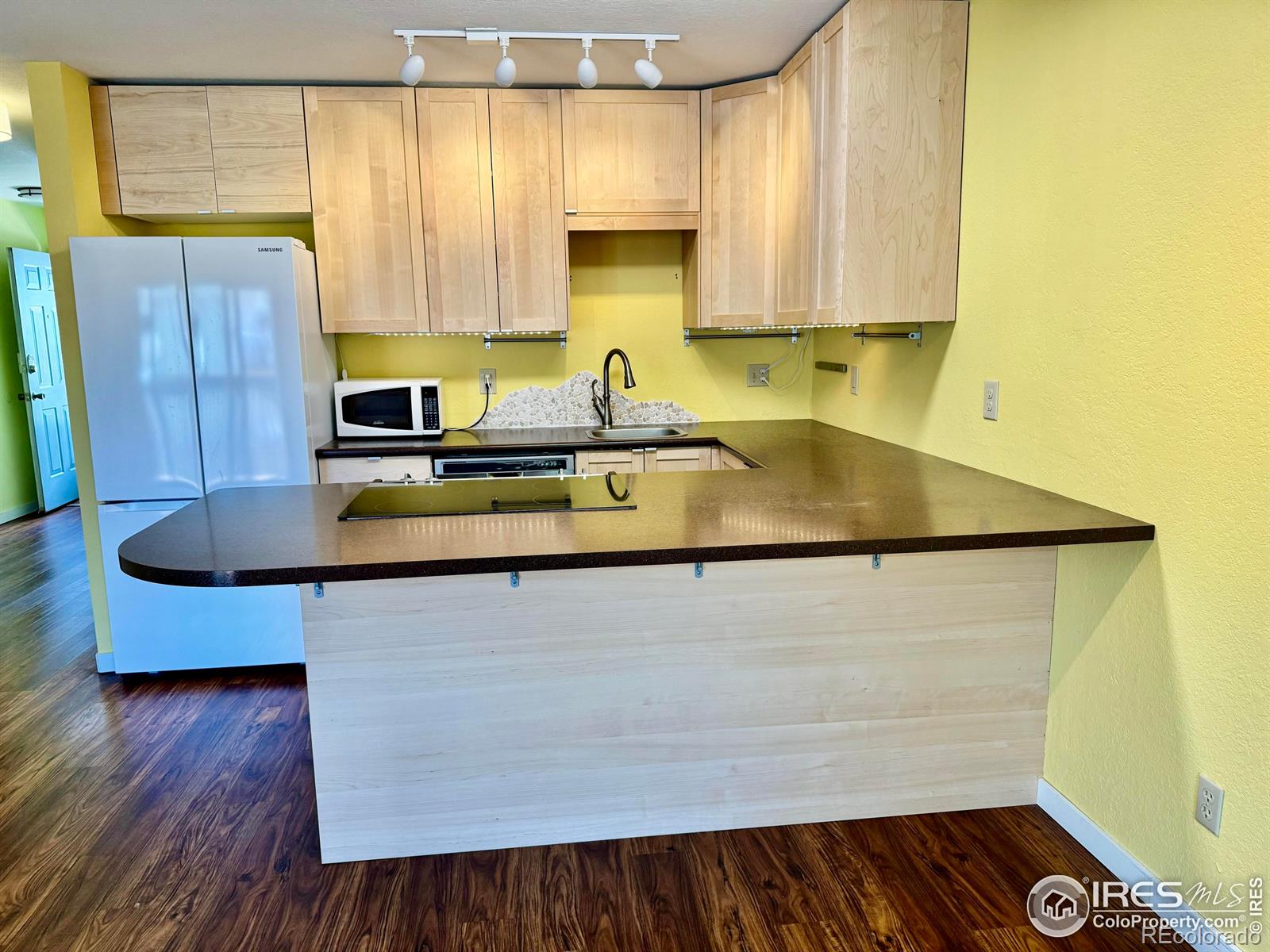 225 E 8th Avenue Unit: D-14