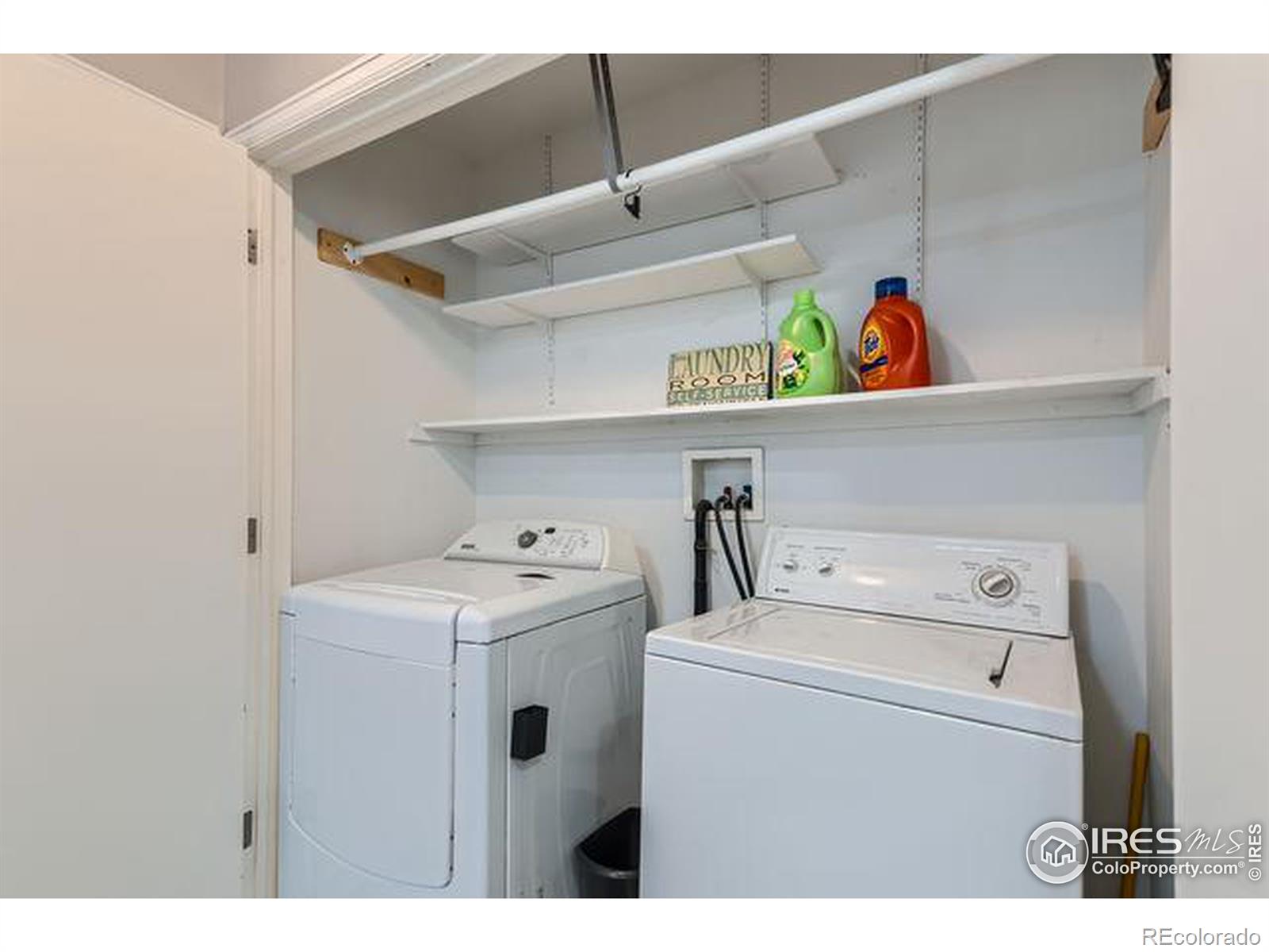 10407 Red Mountain W