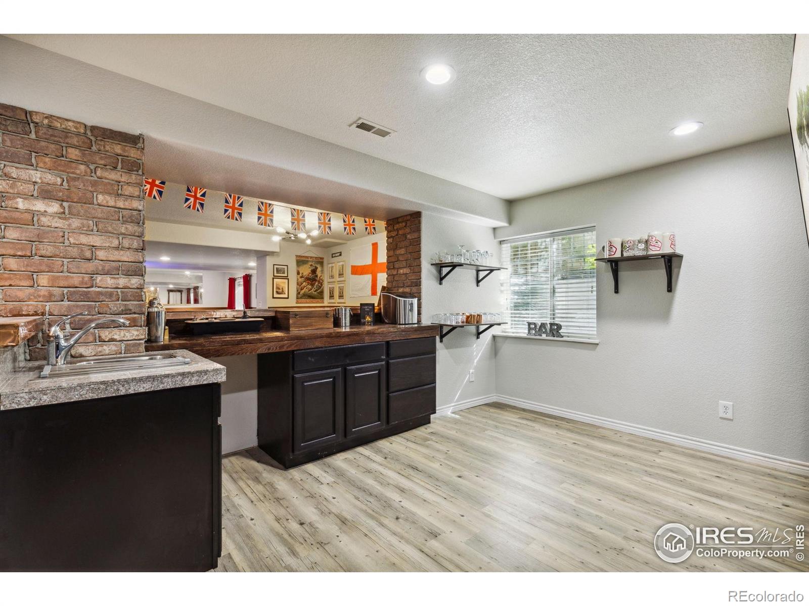 860 Quintana Lane