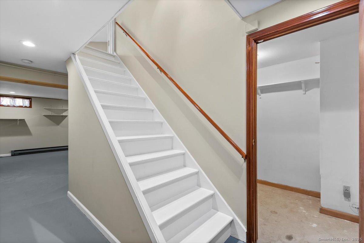 372 Old Rock Road 372