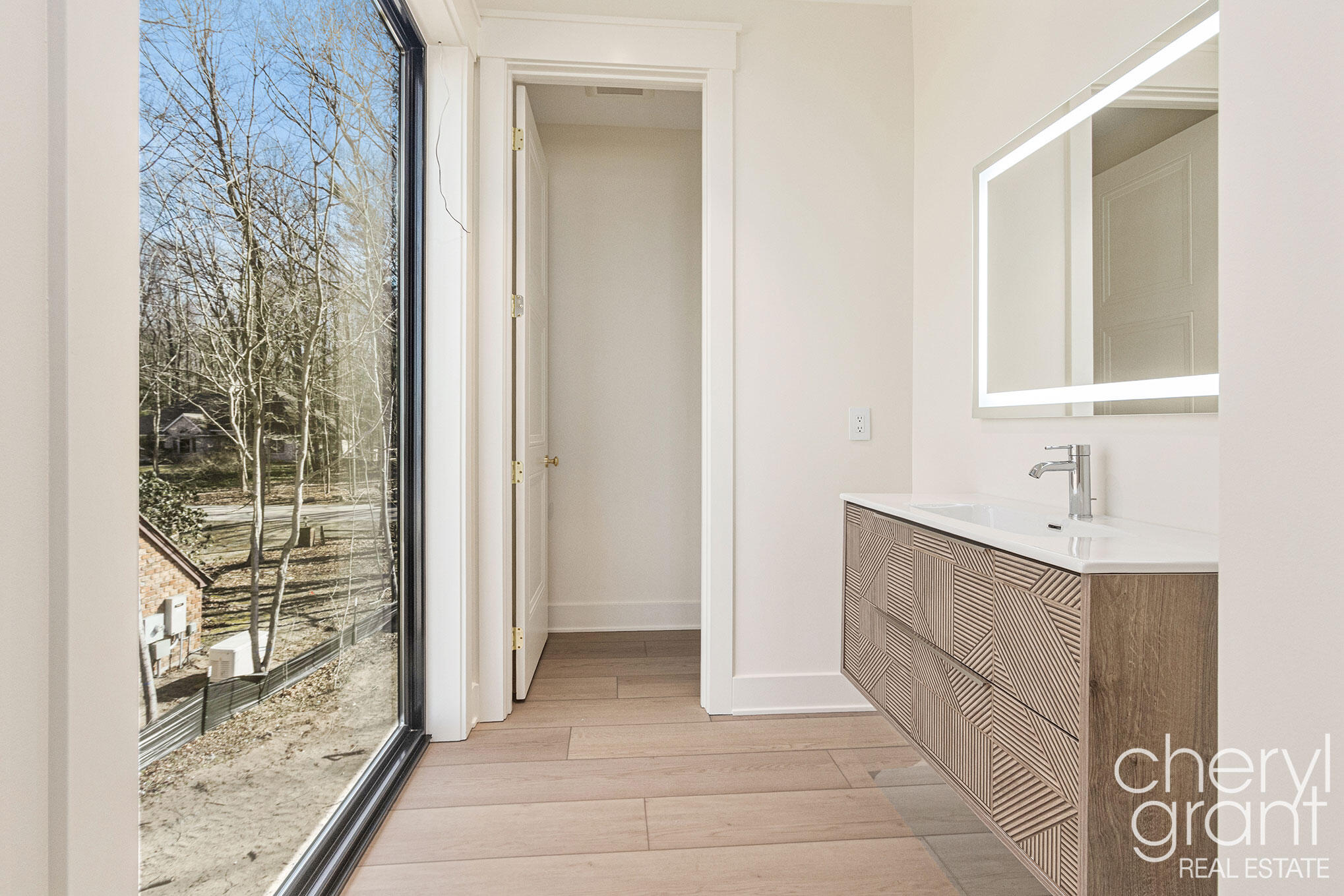 2578 Lakeshore Drive