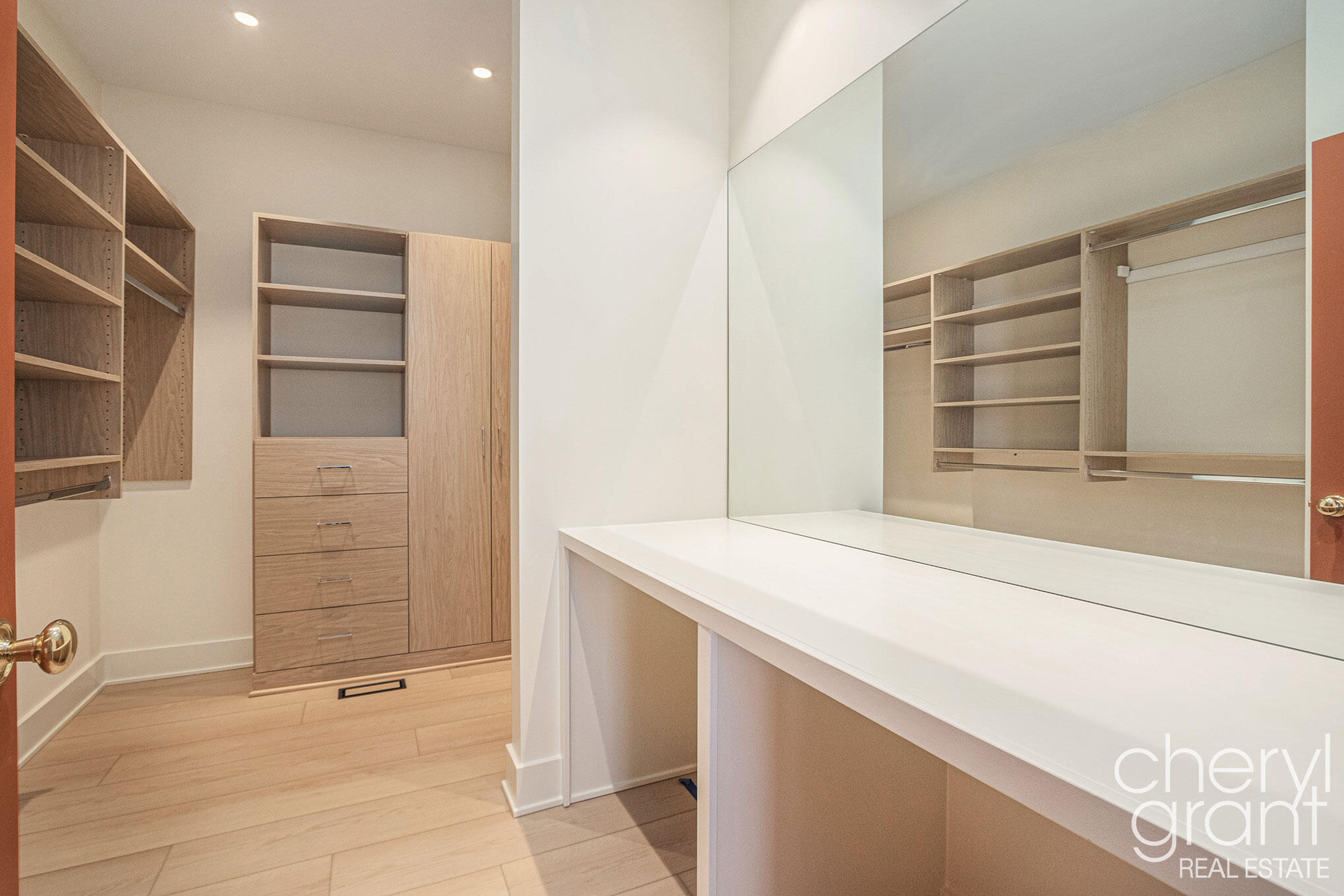 2578 Lakeshore Drive