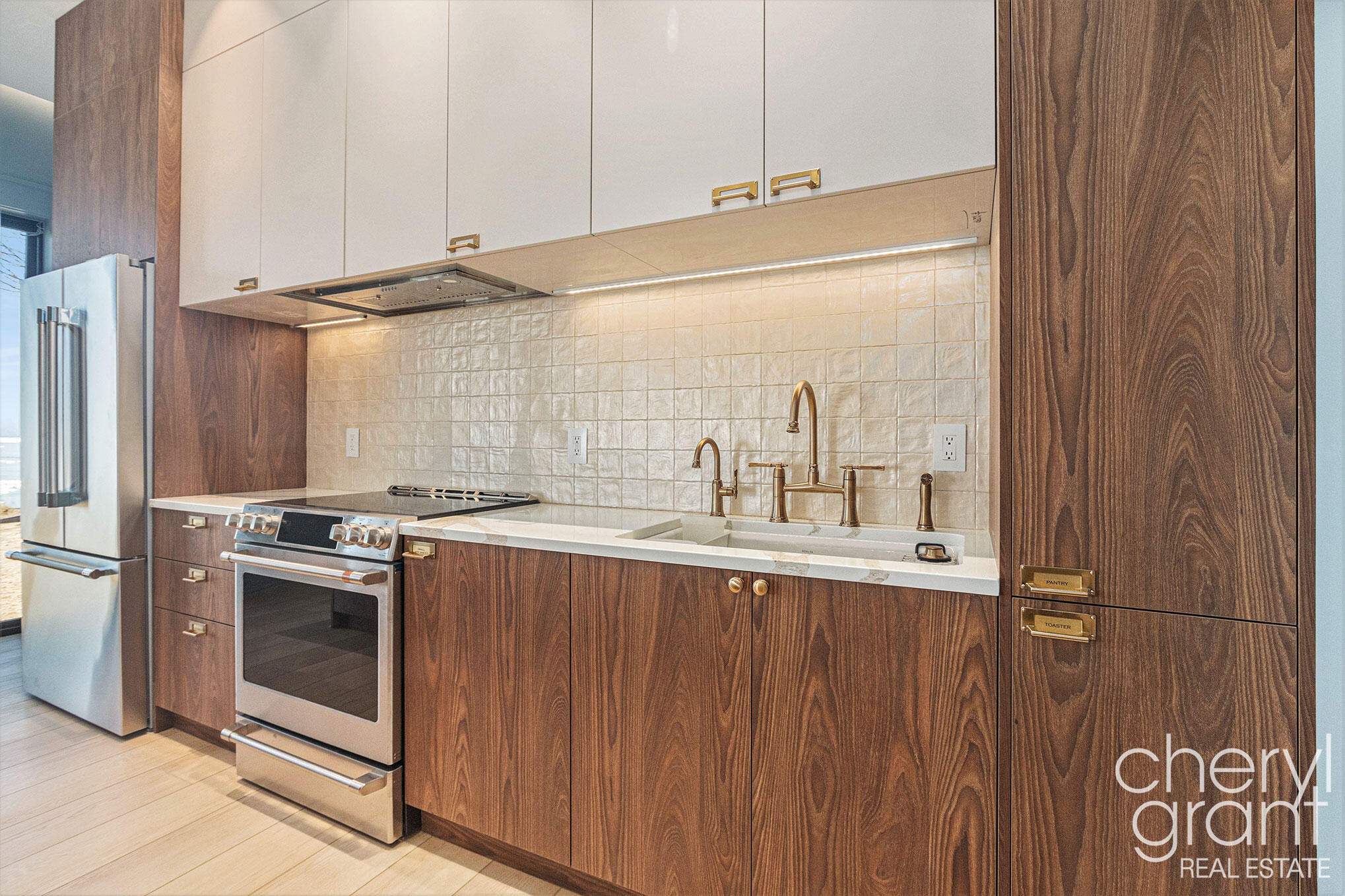 2578 Lakeshore Drive