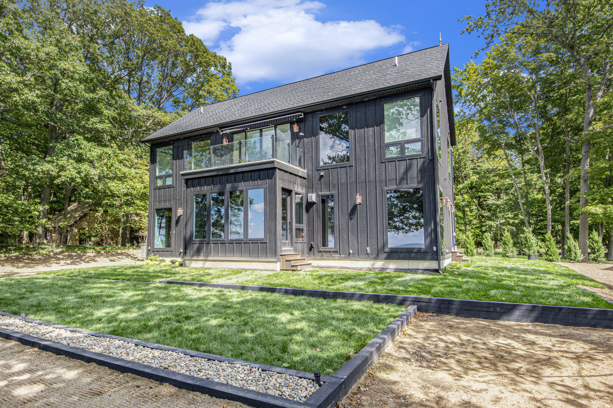 2578 Lakeshore Drive