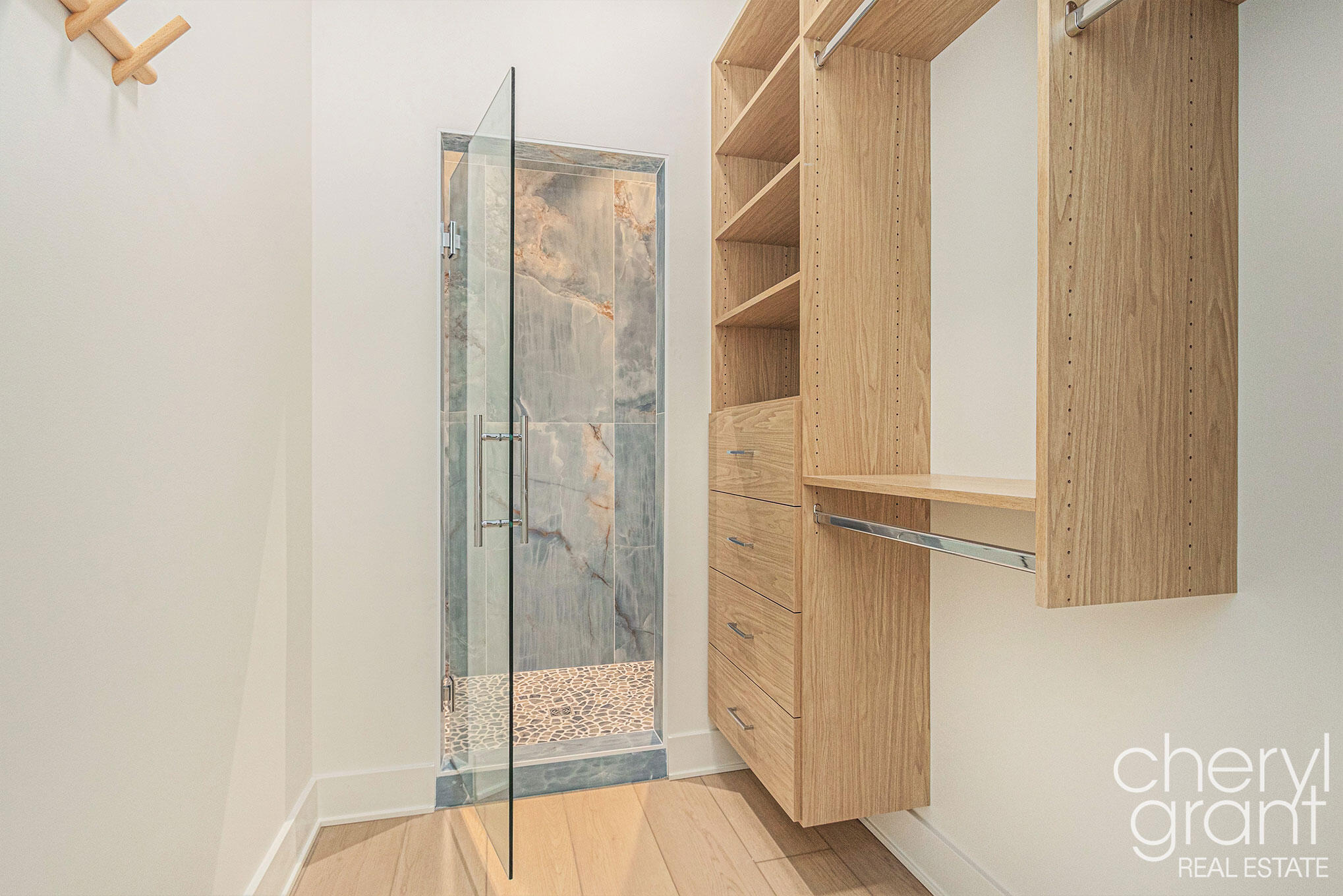 2578 Lakeshore Drive