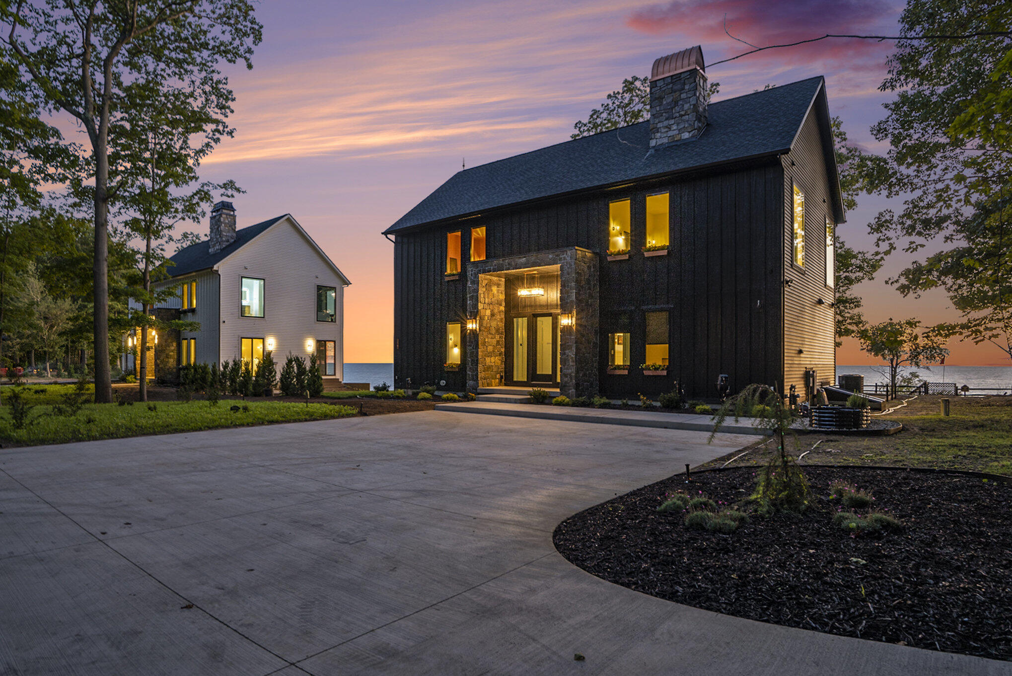 2578 Lakeshore Drive