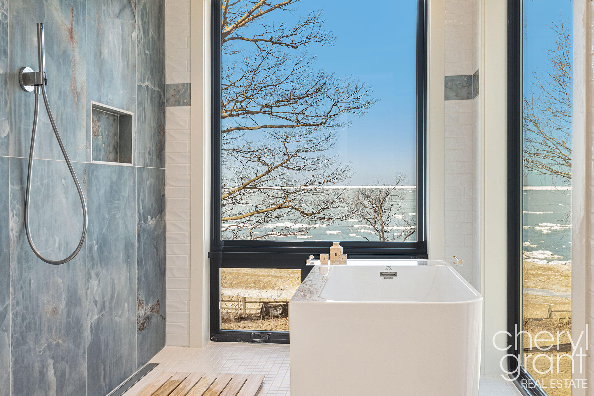 2578 Lakeshore Drive