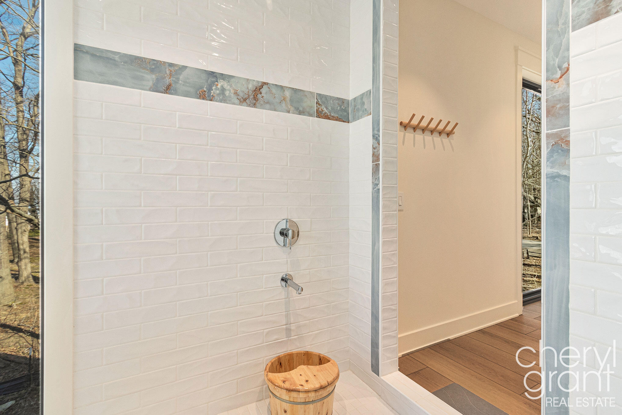 2578 Lakeshore Drive