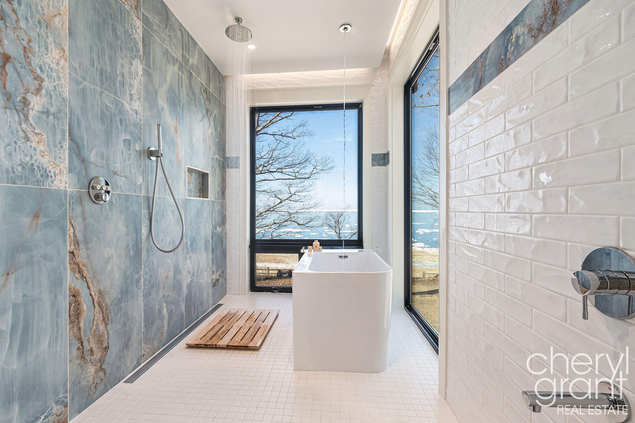 2578 Lakeshore Drive