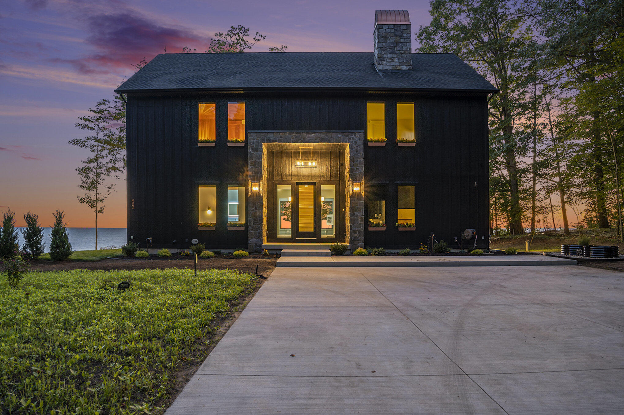 2578 Lakeshore Drive