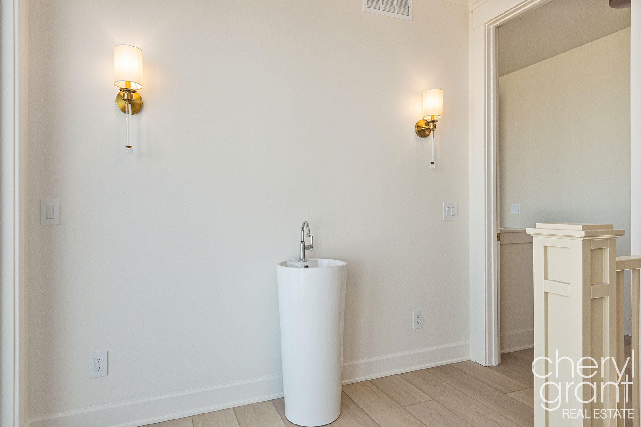 2578 Lakeshore Drive