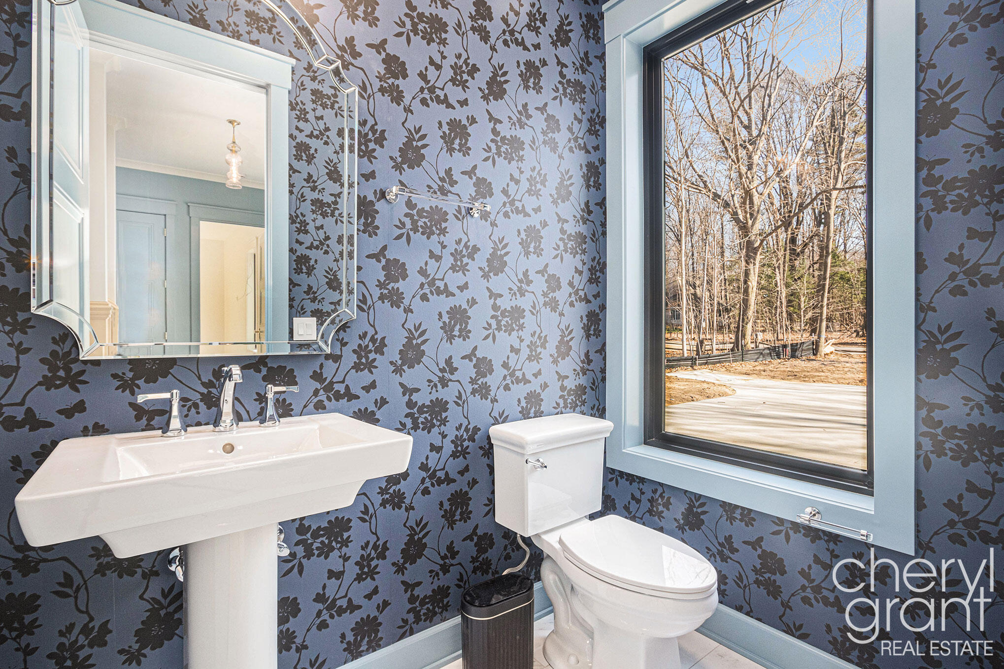 2578 Lakeshore Drive