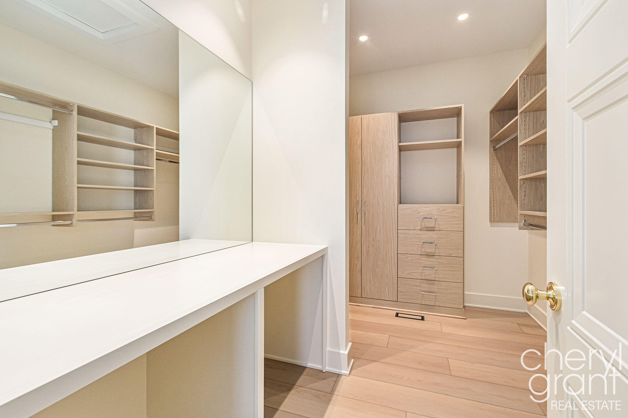 2578 Lakeshore Drive