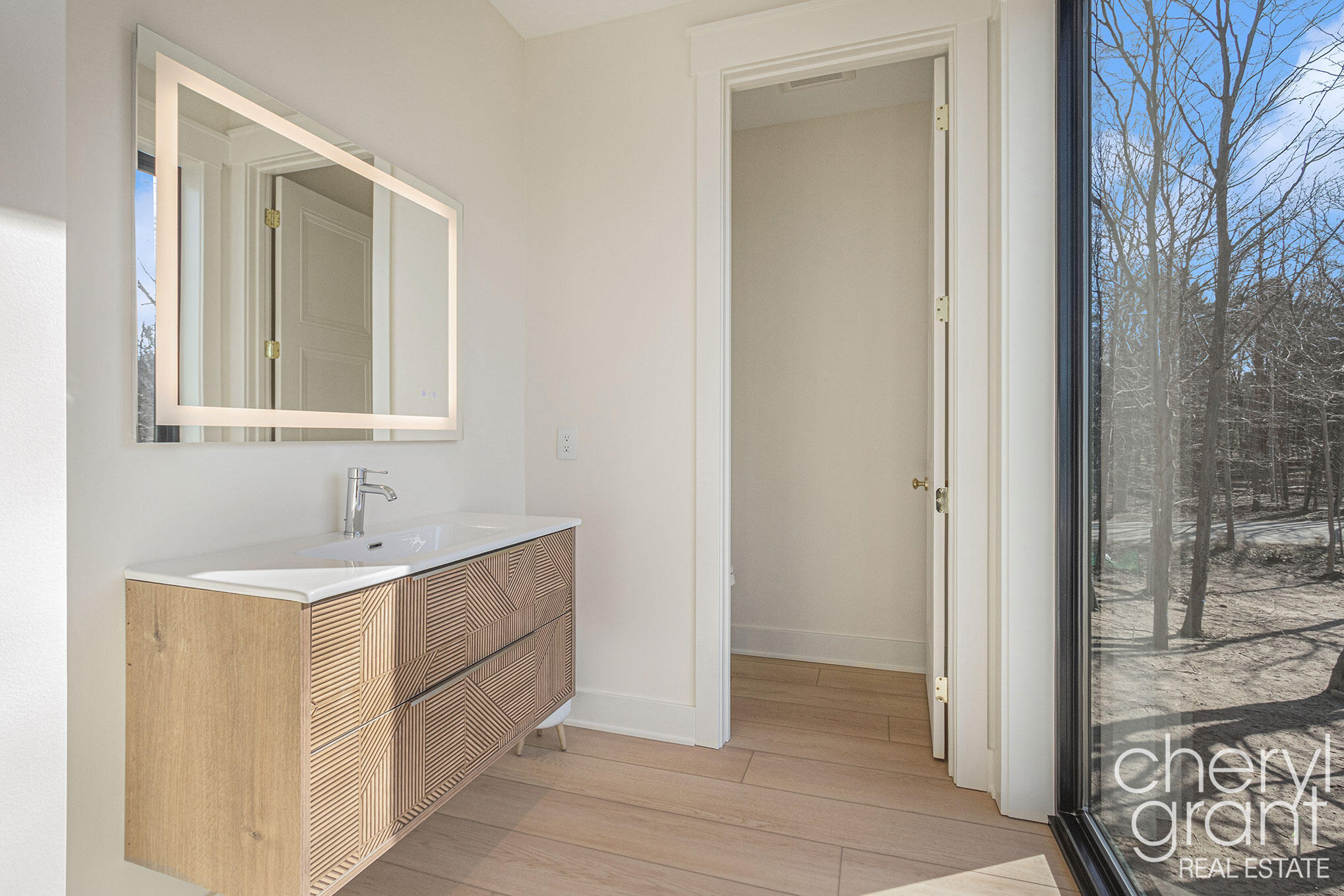 2578 Lakeshore Drive