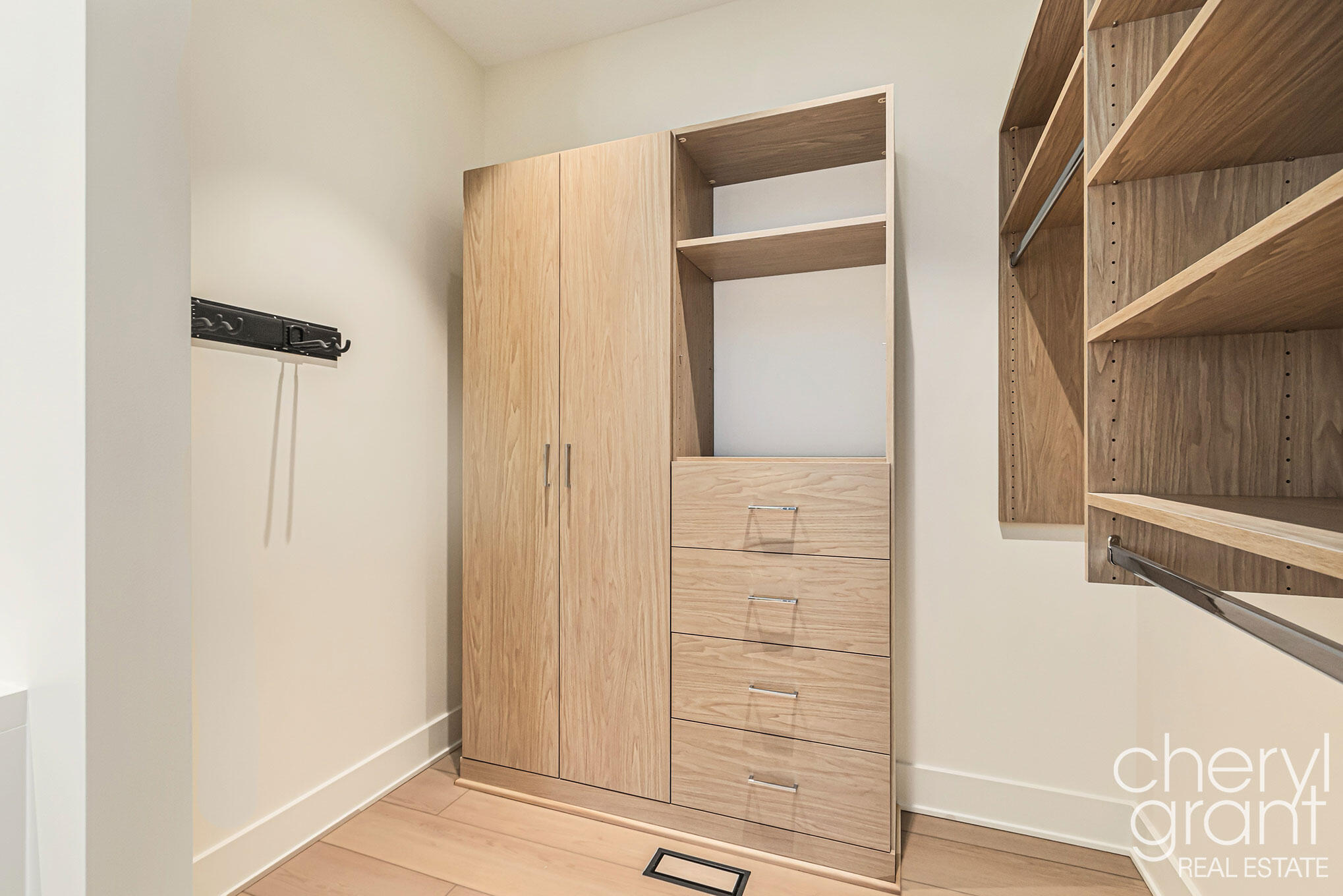 2578 Lakeshore Drive