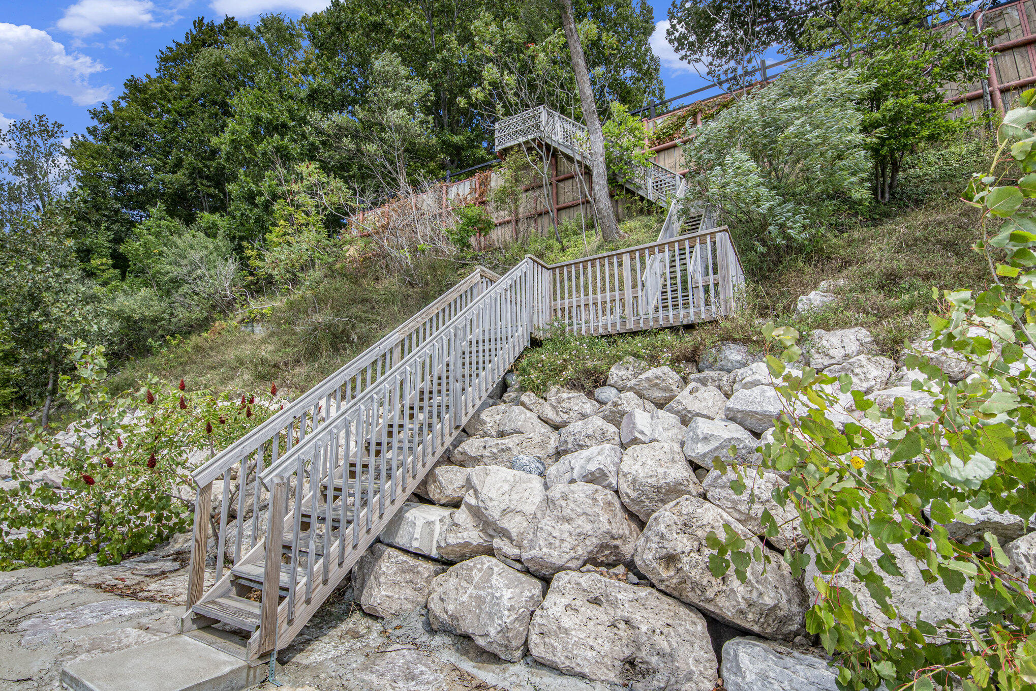 2578 Lakeshore Drive