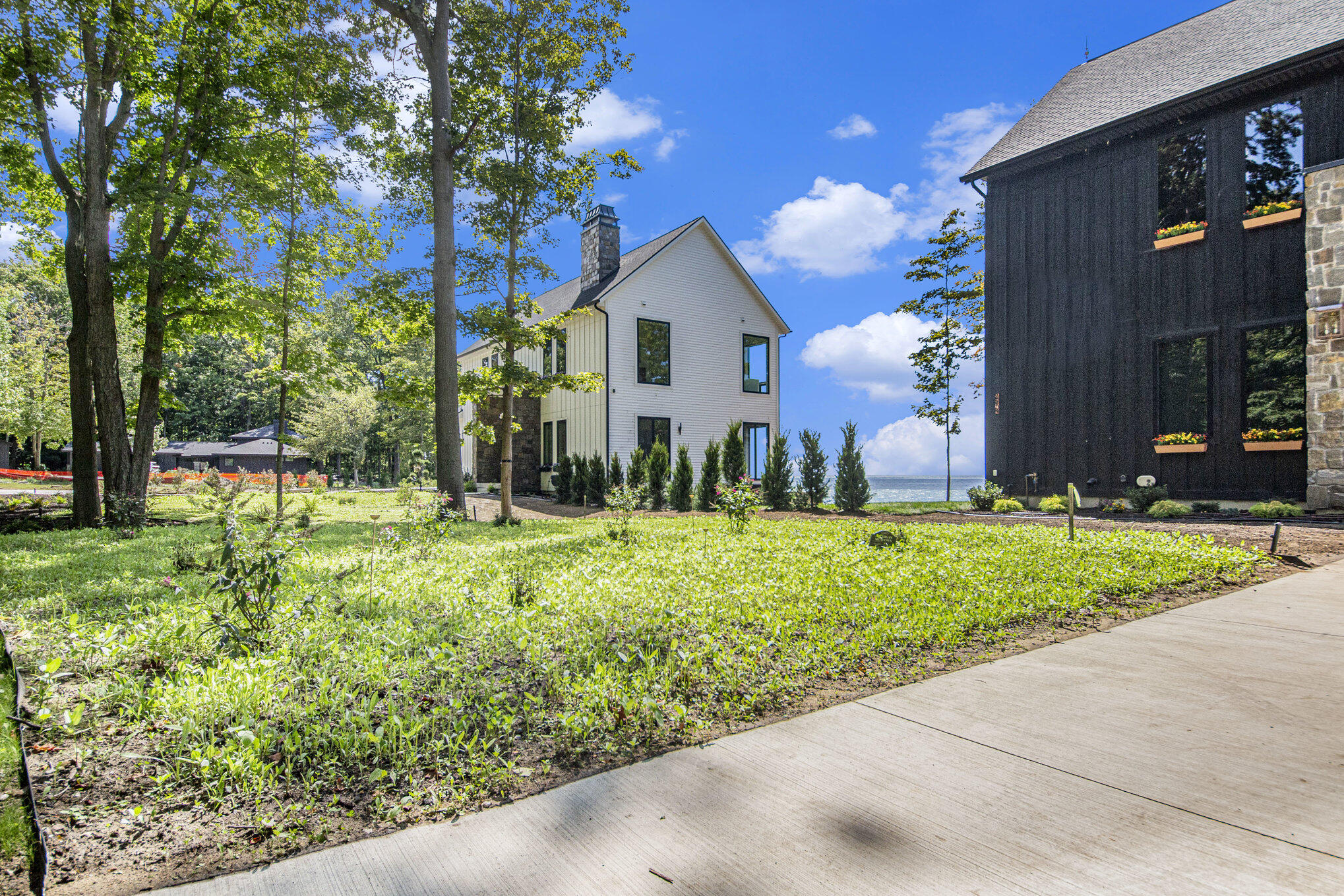 2578 Lakeshore Drive