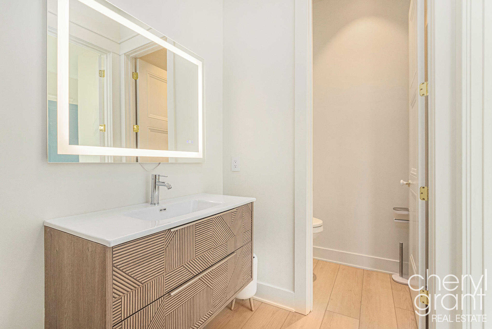 2578 Lakeshore Drive