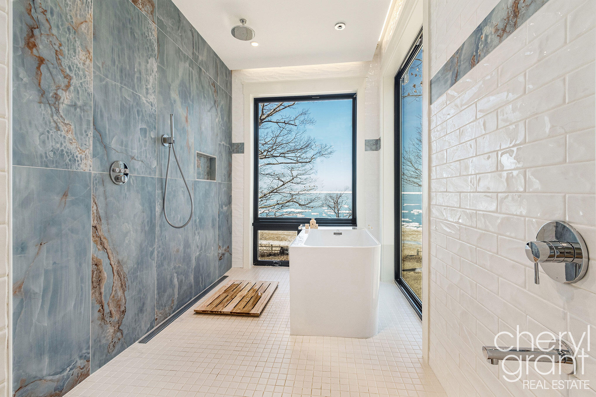 2578 Lakeshore Drive