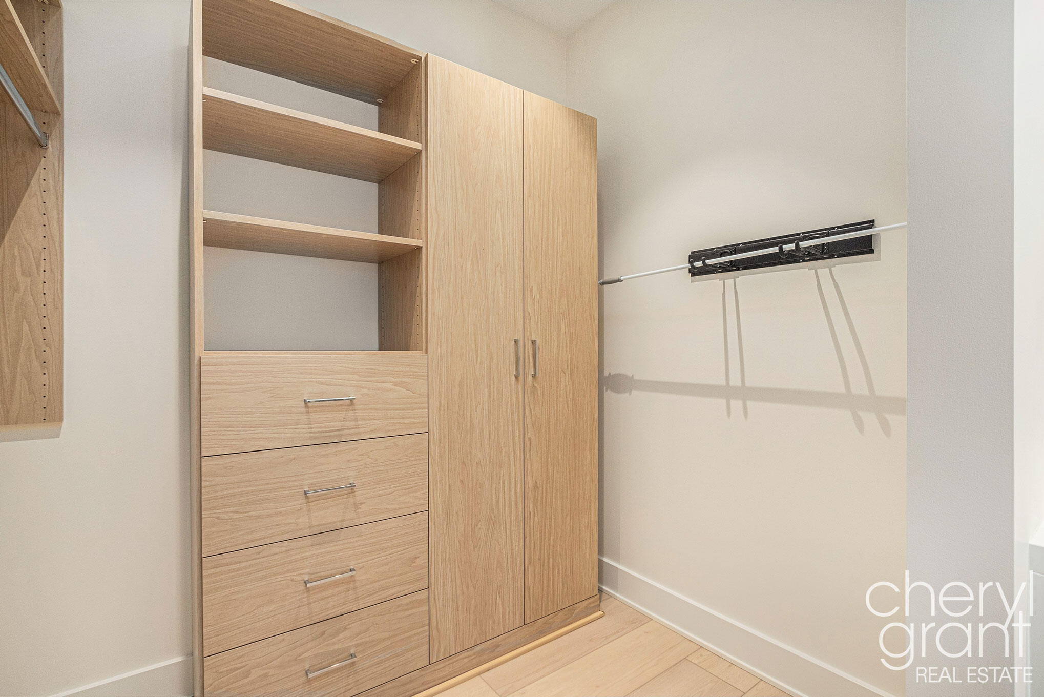 2578 Lakeshore Drive