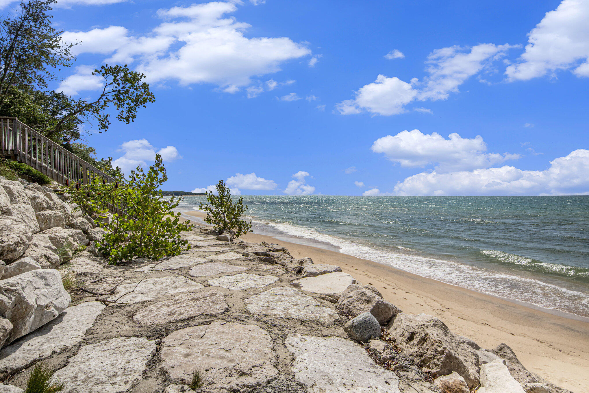 2578 Lakeshore Drive