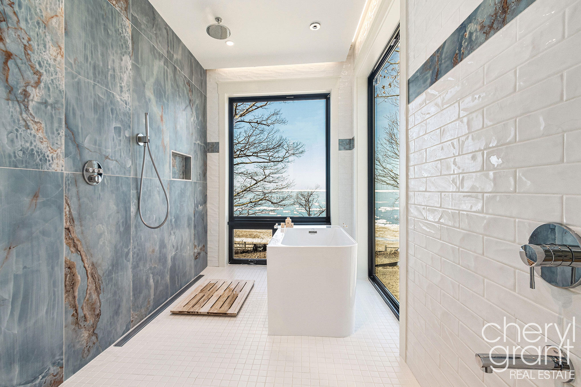 2578 Lakeshore Drive